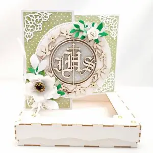 Ręcznie robiona pamiątka I Komunii Świętej w pudełku z okienkiem – elegancka kartka w pudełku dla dziewczynki lub chłopca