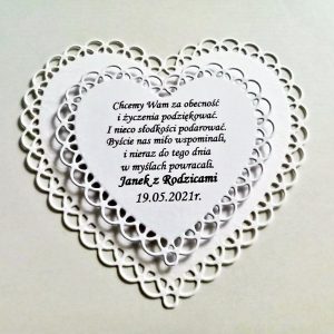 Ażurowa etykieta na ciasto w kształcie białego serca, ręcznie robiony bilecik z podziękowaniem dla gości na Komunię, Chrzest lub ślub
