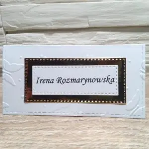 Uniwersalna winietka z białego papieru z tłoczeniami w motyle i dodatkiem lustrzanego złota, elegancka dekoracja stołu na ślub, chrzest, komunię lub inną uroczystość