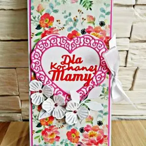 Czekoladownik „Dla Kochanej Mamy” w odcieniach kremu z kieszonką na klasyczną tabliczkę czekolady, z gotowymi życzeniami