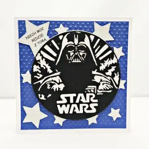 Ręcznie robiona kartka urodzinowa z motywem Star Wars, Lord Vader na granatowym tle z gwiazdami, z napisem „Niech Moc będzie z Tobą”