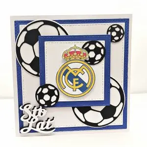 Ręcznie robiona kartka piłkarska w biało-niebieskich barwach z herbem Realu Madryt, motywem piłek i urodzinowym napisem jako prezent dla fana