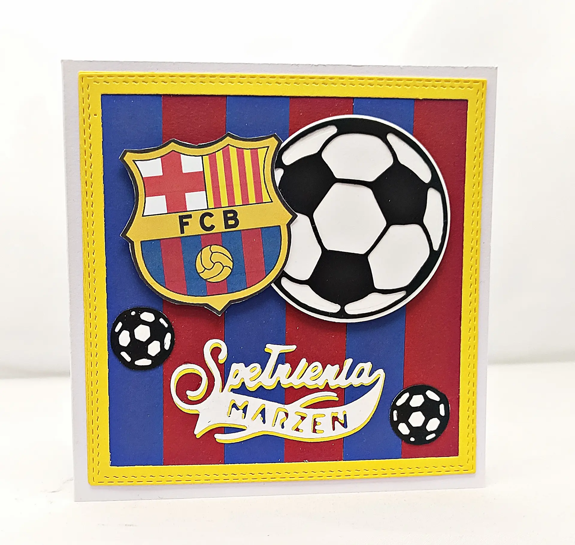 Ręcznie robiona kartka urodzinowa w barwach FCB Barcelona, czerwono-niebieskie paski, duże logo klubu i piłka nożna 3D, napis Spełnienia marzeń – idealna kartka dla fana piłki nożnej.