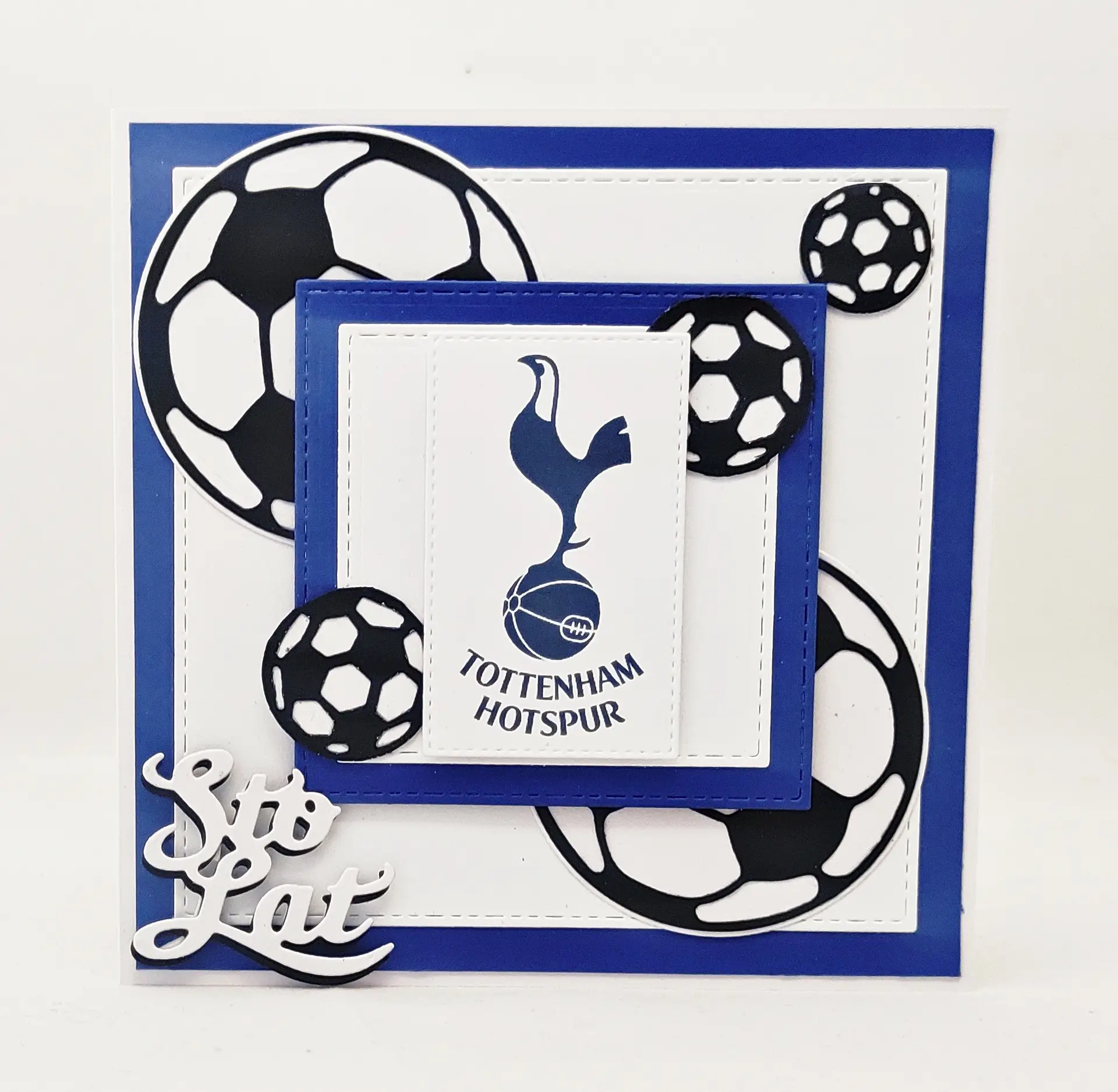 Ręcznie robiona kartka piłkarska w barwach Tottenham Hotspur z herbem klubu, motywem piłek i napisem „Sto lat” idealna na urodziny dla fana