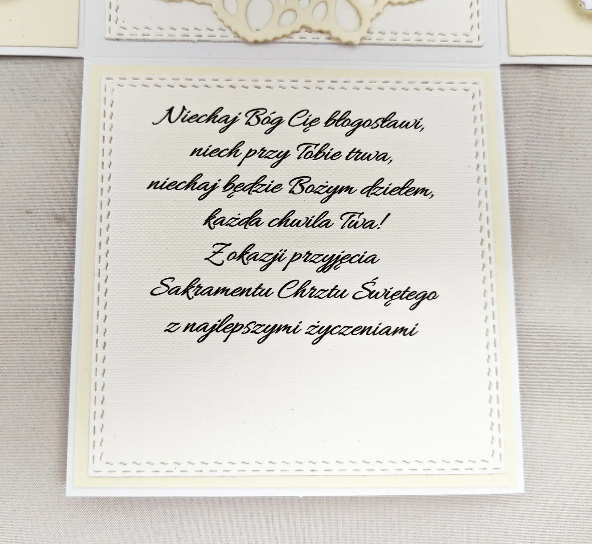 ścianka exploding boxa na chrzest święty z gotowymi życzeniami do podpisania, ręcznie robiona kartka w formie pudełka