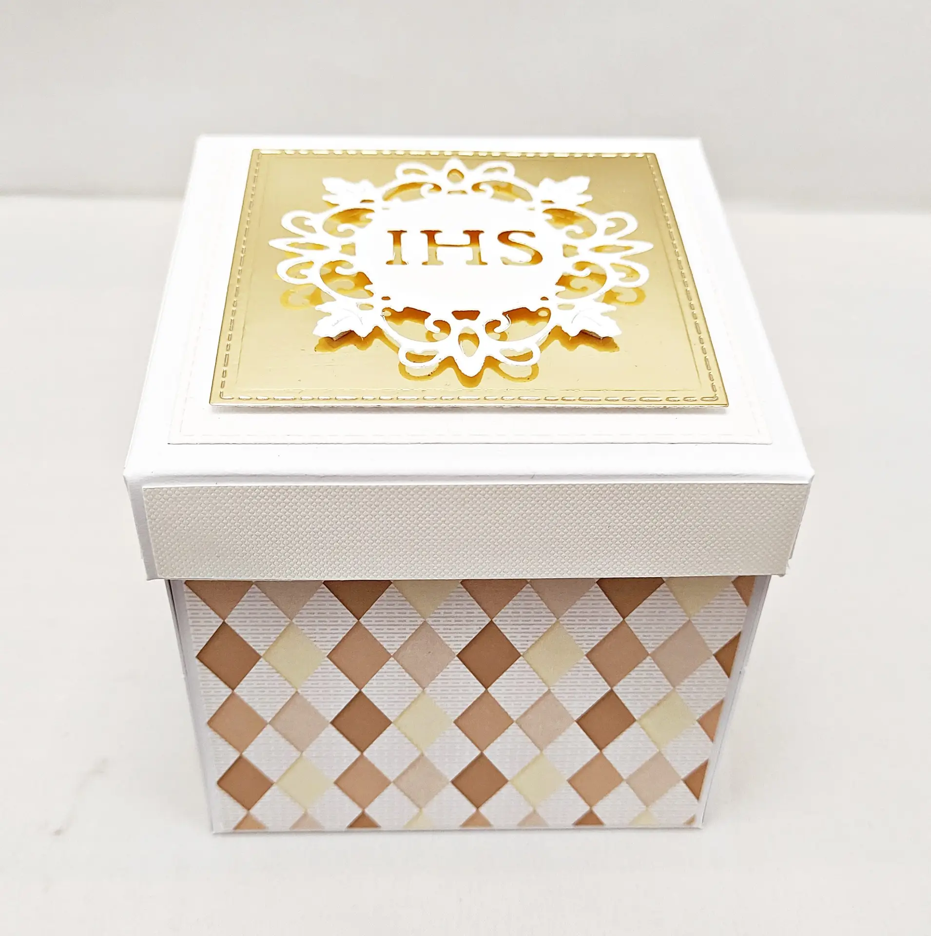 Zamknięty exploding box na I Komunię Świętą dla dziewczynki, eleganckie ręcznie robione pudełko prezentowe w jasnej kolorystyce