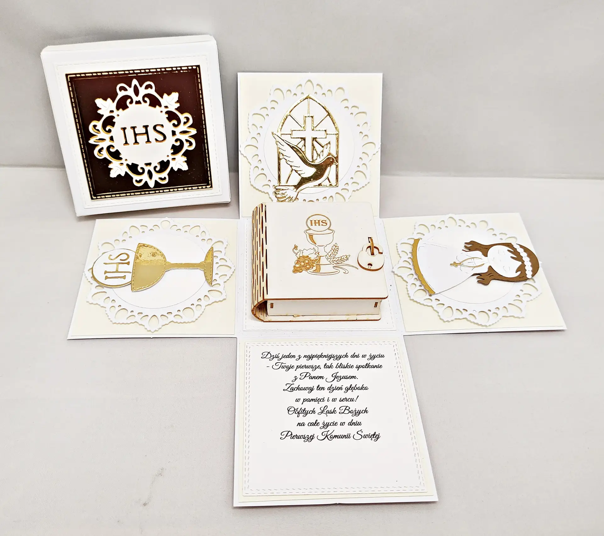 Ręcznie robiony exploding box na I Komunię Świętą dla dziewczynki z pudełkiem 3D na biżuterię w środku, otwarte pudełko z komunijnymi zdobieniami na ściankach