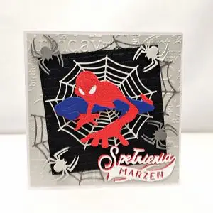 Ręcznie robiona kartka urodzinowa z motywem Spider-Mana na pajęczynie, format 13,5x13,5 cm, napis „Spełnienia marzeń”, w komplecie z kopertą