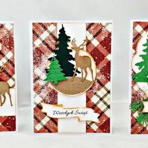 zestaw trzech ręcznie robionych kartek świątecznych A6 z leśnymi motywami, naturalnymi choinkami i złotymi detalami