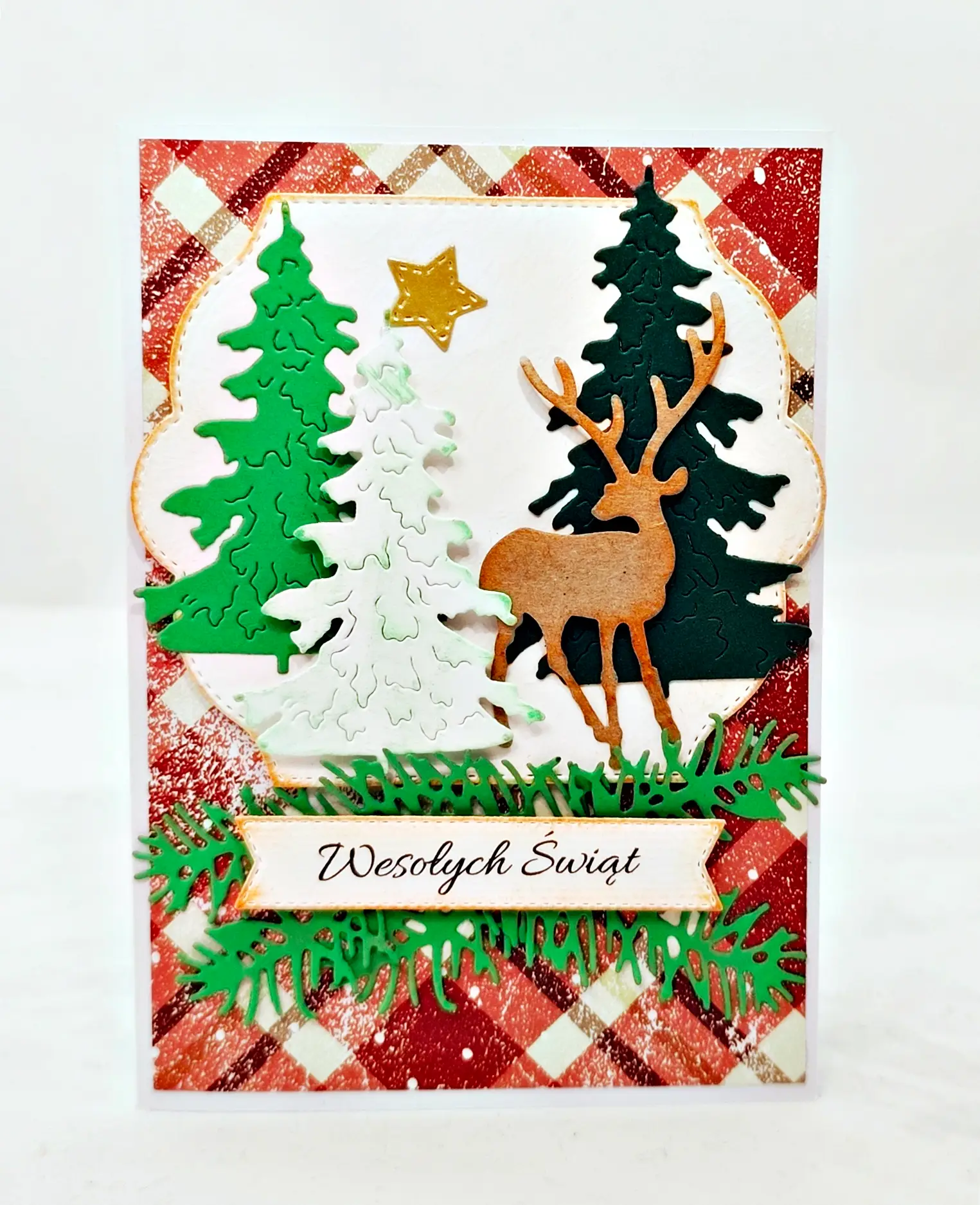 ręcznie robiona kartka świąteczna A6 z wysoką zieloną choinką i złotą gwiazdą