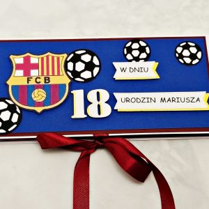 Ręcznie robione pudełko prezentowe dla kibica FC Barcelony z motywem piłki nożnej i możliwością personalizacji