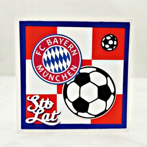 Ręcznie robiona kartka piłkarska dla kibica Bayernu Monachium z motywem piłki nożnej w czerwono-biało-niebieskiej kolorystyce