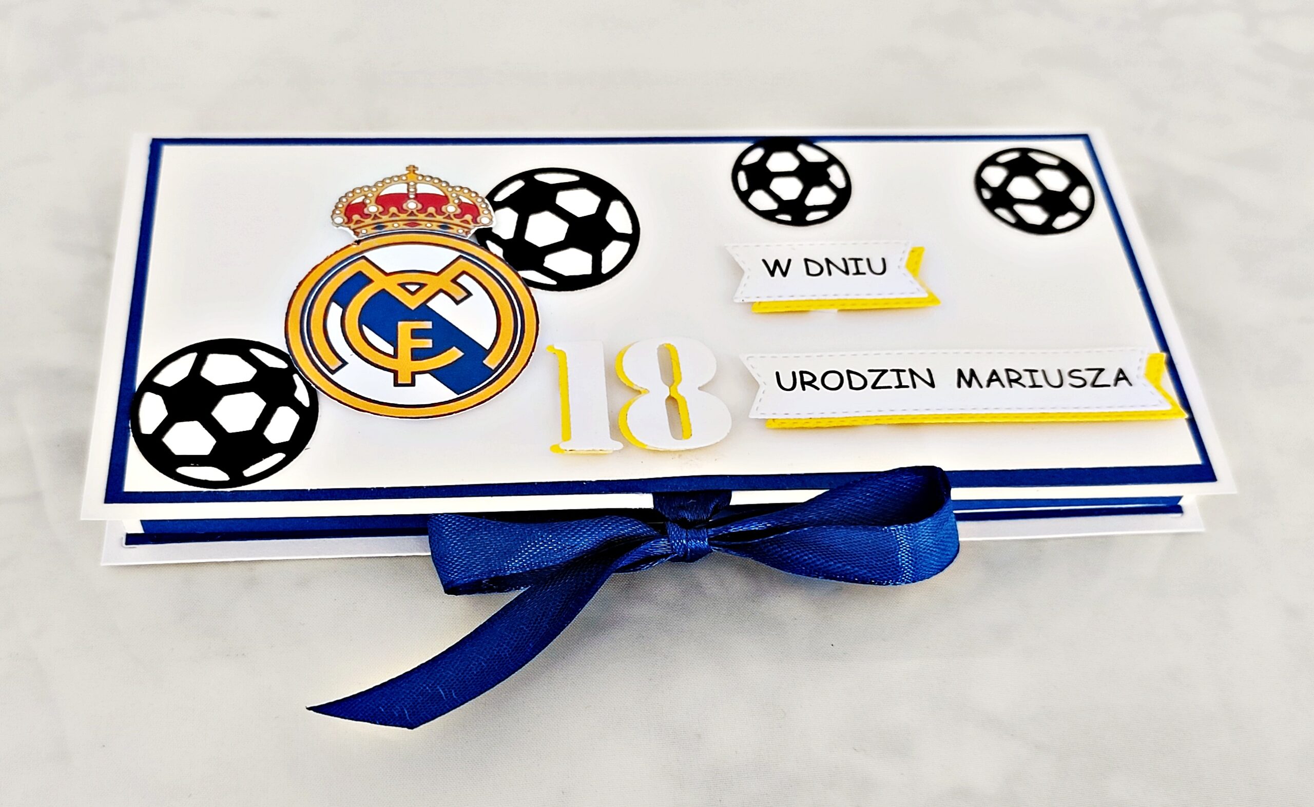 Ręcznie robione pudełko dla fana Realu Madryt na urodziny